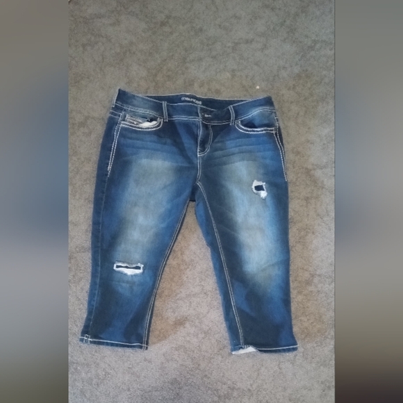 Maurices Blue Distressed Capris - Picture 1 of 3